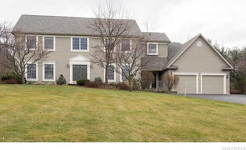 1st image of 11 Lakeridge Dr