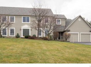 11 Lakeridge Dr, Orchard Park, NY 14127