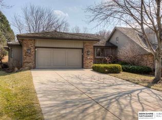 10114 S Fieldcrest Dr, Omaha, NE 68114