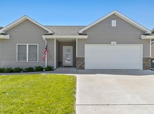 209 Kestrel Ct, Council Bluffs, IA 51501
