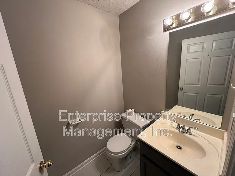 1513 Estacada Way — Photo 10