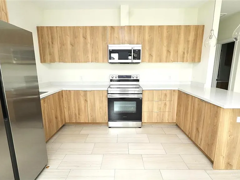 2904 E Israel Ave #A — Photo 3