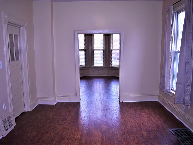 4835 W Congress Pkwy — Photo 8