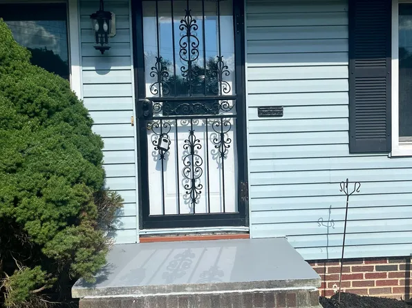 5203 Henry St, Maple Heights, OH 44137