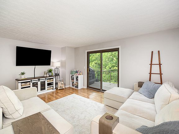5th image of 2712 Brookdale Ct