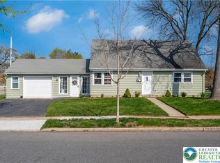 2104 Fireside Dr, Bethlehem, PA 18018