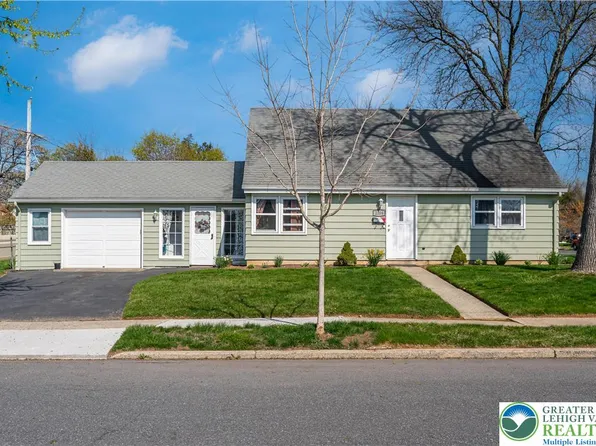 2104 Fireside Dr, Bethlehem, PA 18018