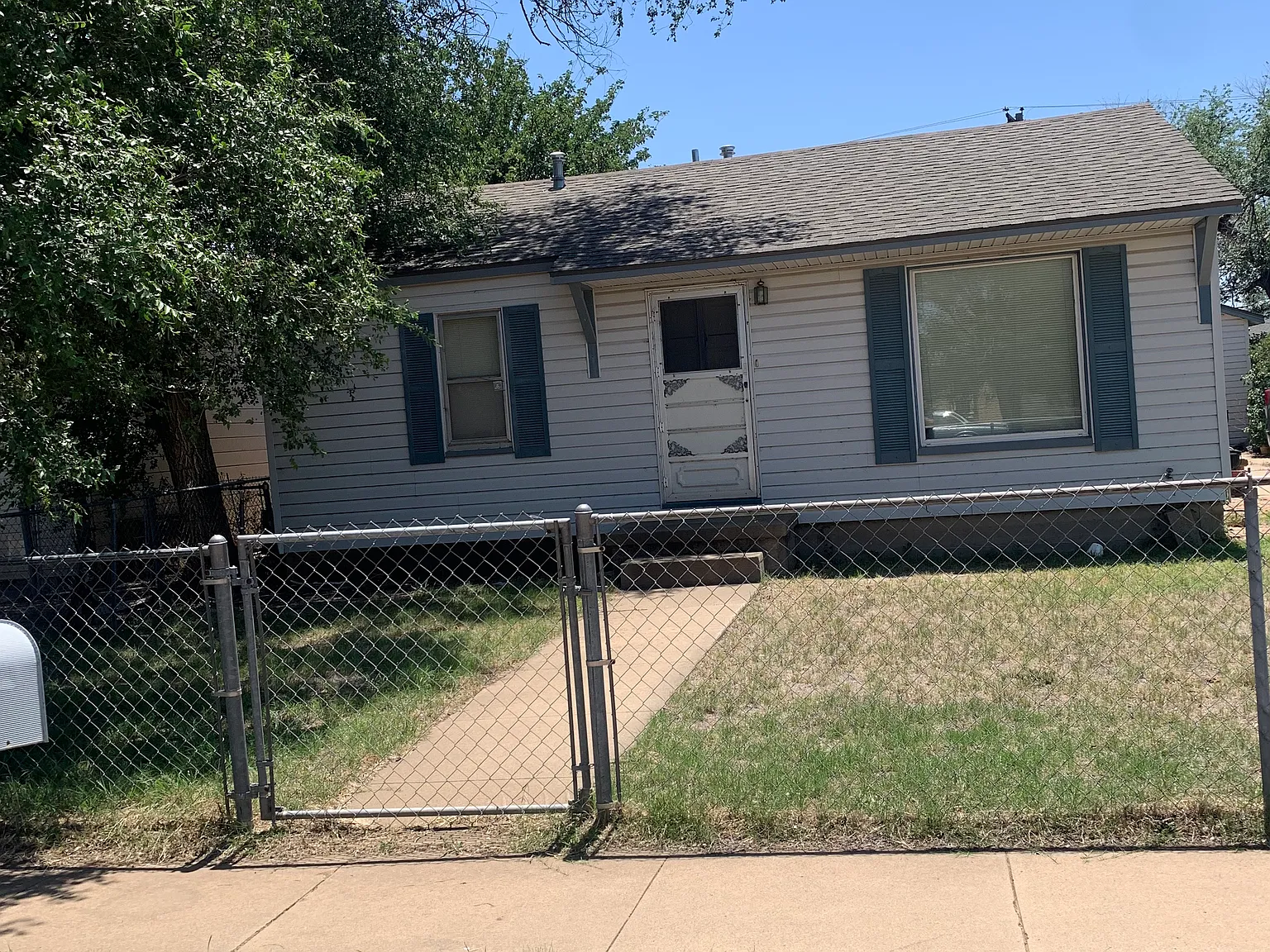 3 bed, 1240 sqft, $1,200 — Photo 1