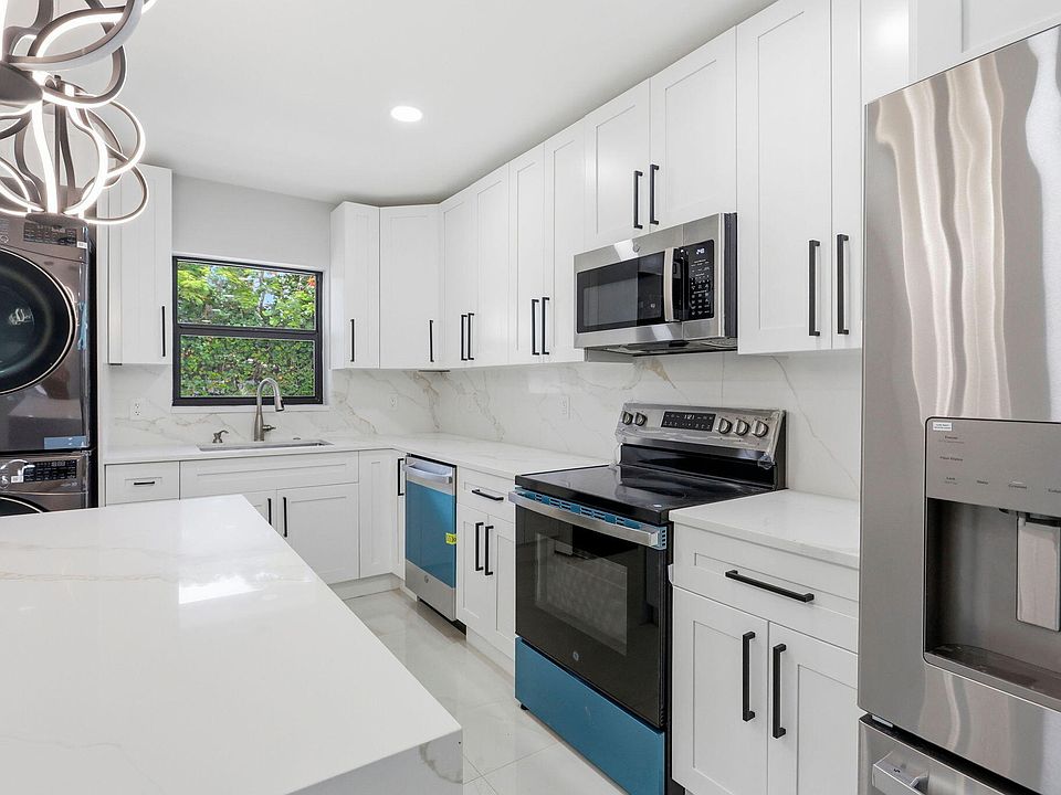 1st image of 2975 NE 2nd Avenue