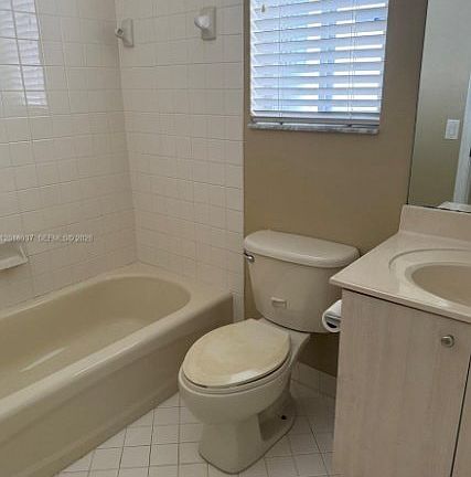 5th image of 449 Silver Palm Way
