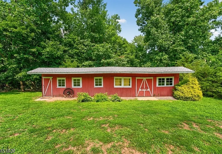 11 Pulaski Rd — Photo 18