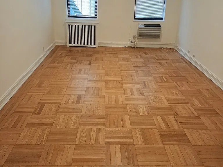 235 E 46th St #5E — Photo 2