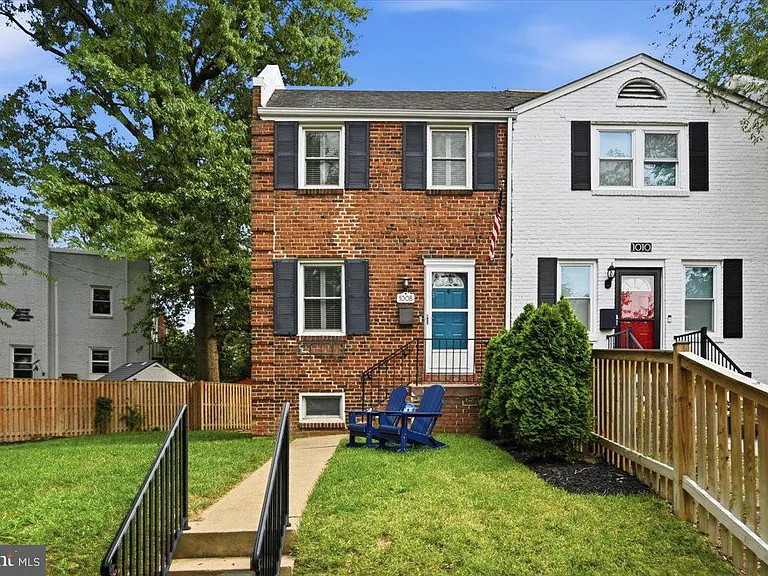 1008 Bashford Ln — Photo 1