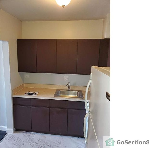 1st image of 7130 S Jeffery Blvd #512D