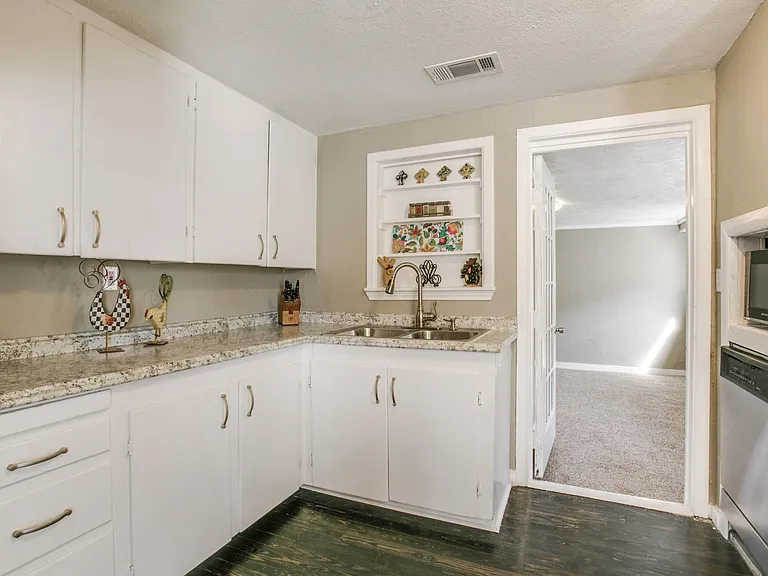 2921 Livingston Ave — Photo 7