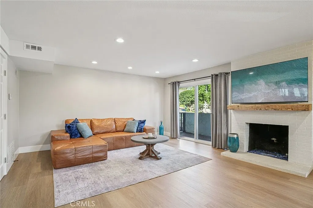 4 bed, 2.5 bath, 1754 sqft, $7,895 — Photo 1