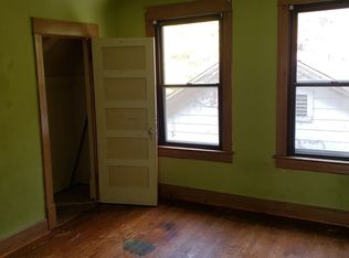 939 S 1st St, Springfield, IL 62704