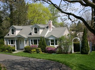 38 Crescent Rd, Riverside, CT 06878