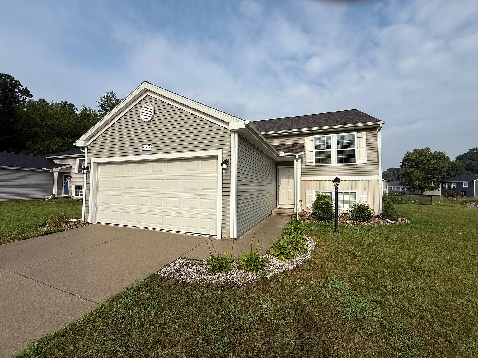 3 bed, 2040 sqft, $2,500 — Photo 1