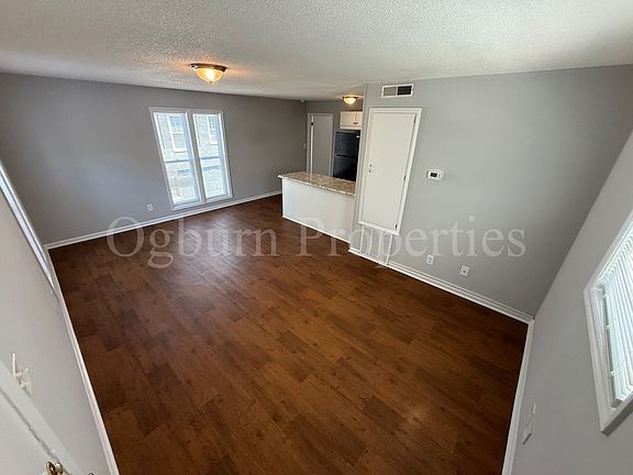 3rd image of 1426 Glade St APT 6