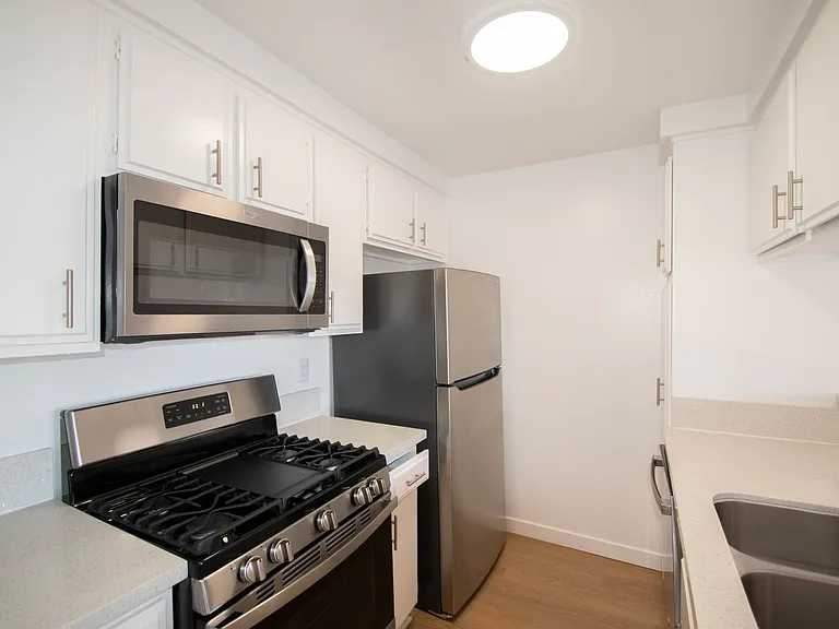 15520 Foothill Blvd — Photo 8