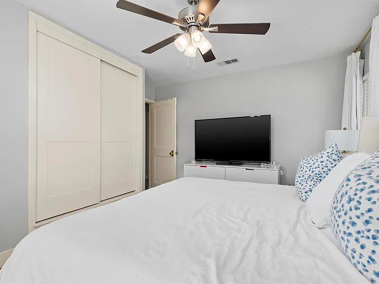 2023 Woodcrest Dr — Photo 21