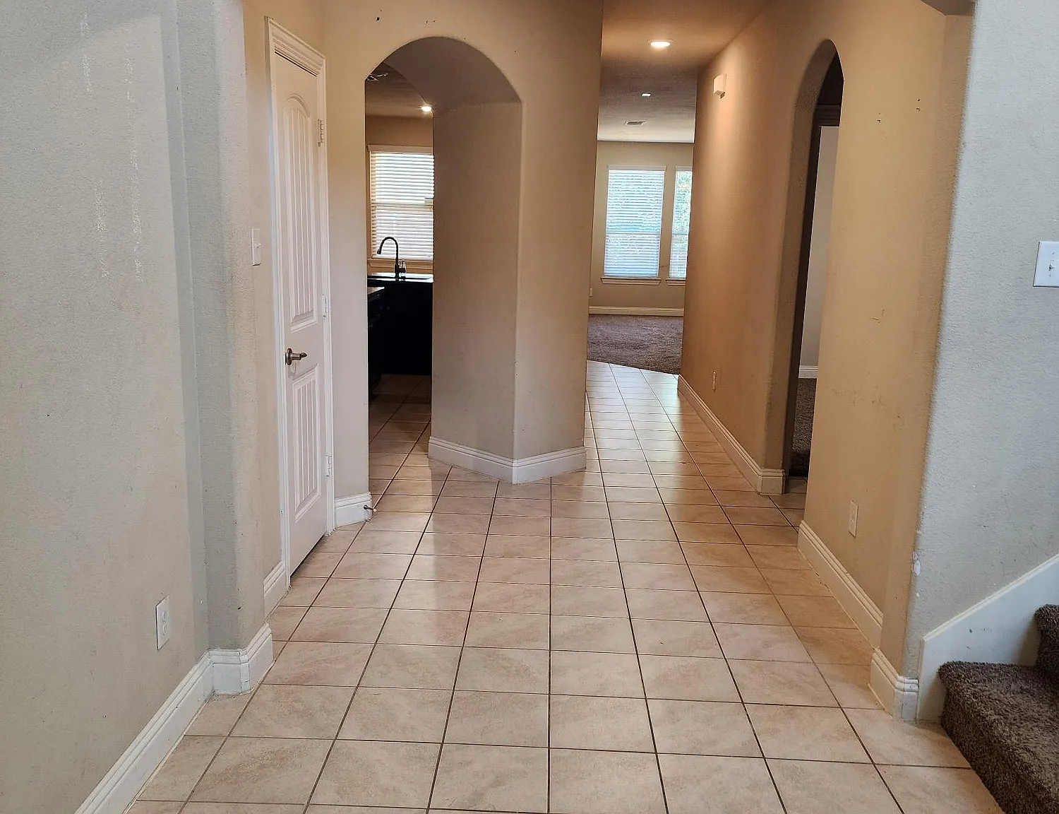 5 bed, 2928 sqft, $2,999 — Photo 4