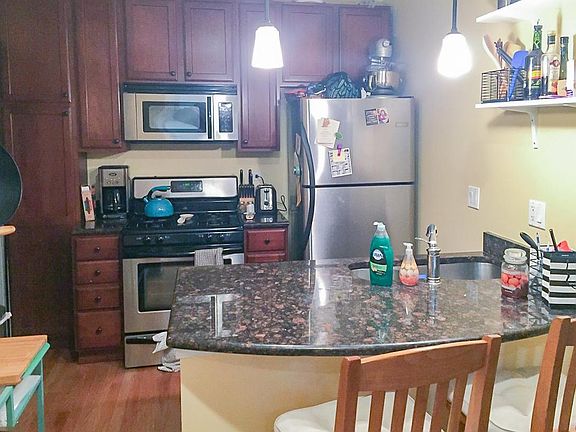 2nd image of 3804 1/2 N Marshfield Ave #3