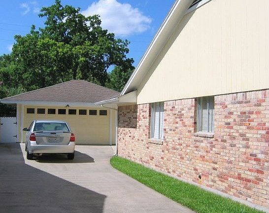 Driveway & 2-Car Garage