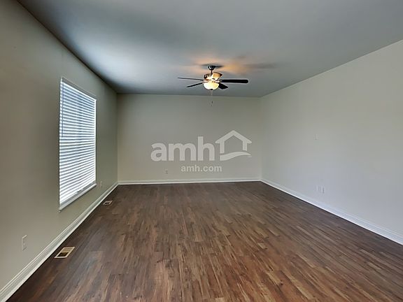 3rd image of 813 Zeller Dr