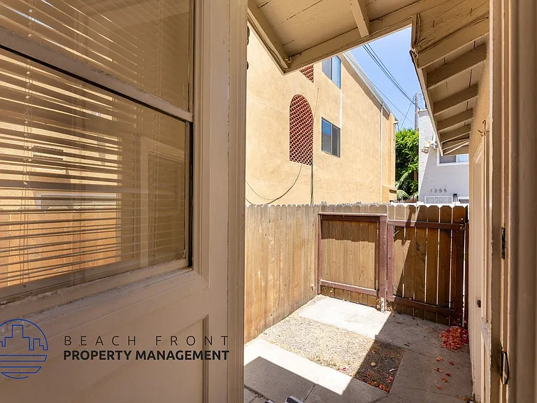 1249 E 3rd St — Photo 30
