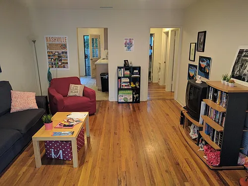 10869 Kling St Photo 1