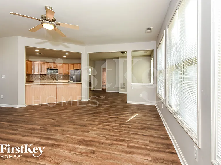 3075 Highgreen Trl — Photo 4
