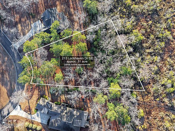 2nd image of 213 Lockhaven Drive SE
