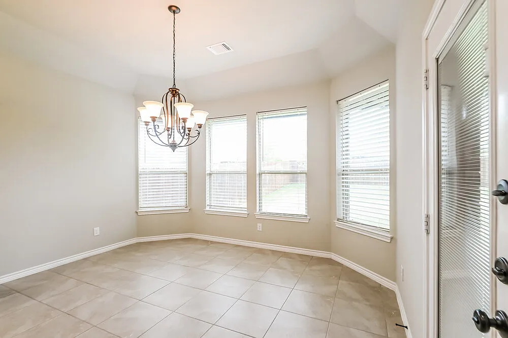 4 bed, 2.0 bath, 2153 sqft, $2,885 — Photo 4