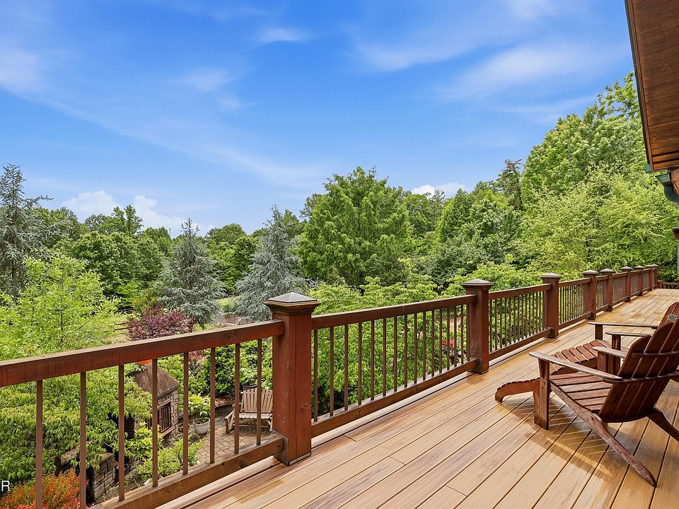 16th image of 1319 Licklog Hollow Rd