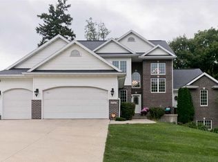 1915 Grannie Smith Ln NW, Cedar Rapids, IA 52405