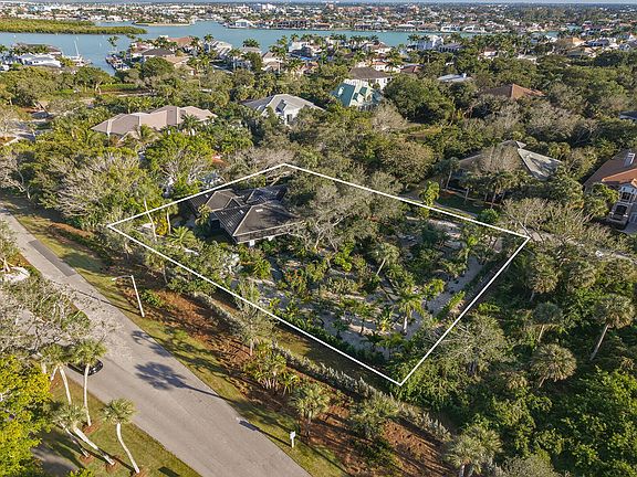 3rd image of 386 Live Oak Ln