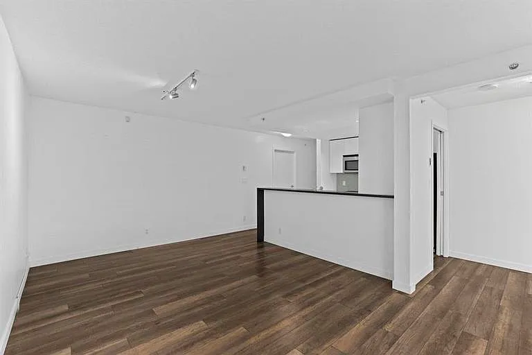 33 Smithe St #702 — Photo 10