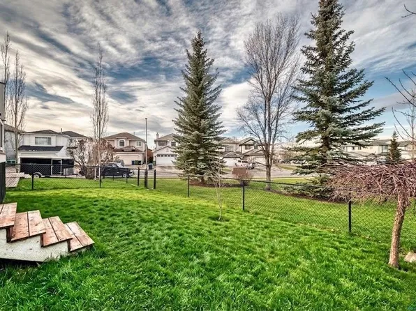 3708 S Douglas Ridge Way SE, Calgary, AB T2Z 3B6