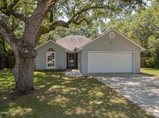 1821 Burnt Oak Dr, Ocean Springs, MS 39564