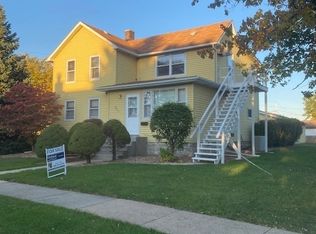 823 John St, Lemont, IL 60439