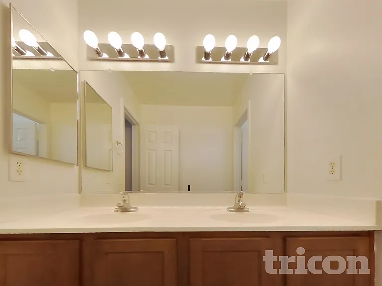 7211 S 8th Pl — Photo 11