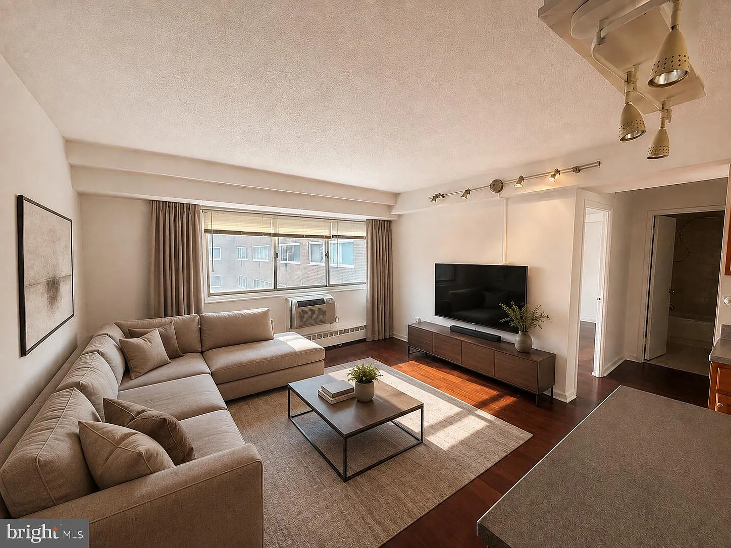 1 bed, 545 sqft, $1,700 — Photo 1