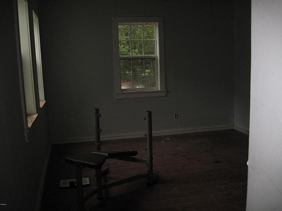 5th image of 903 Sarrazin Ave
