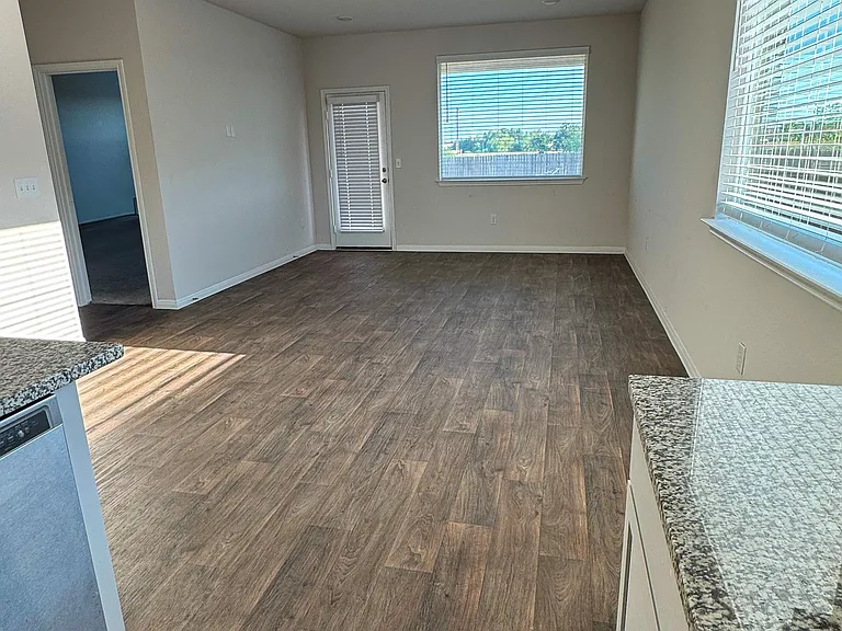 109 Brody Ln — Photo 8