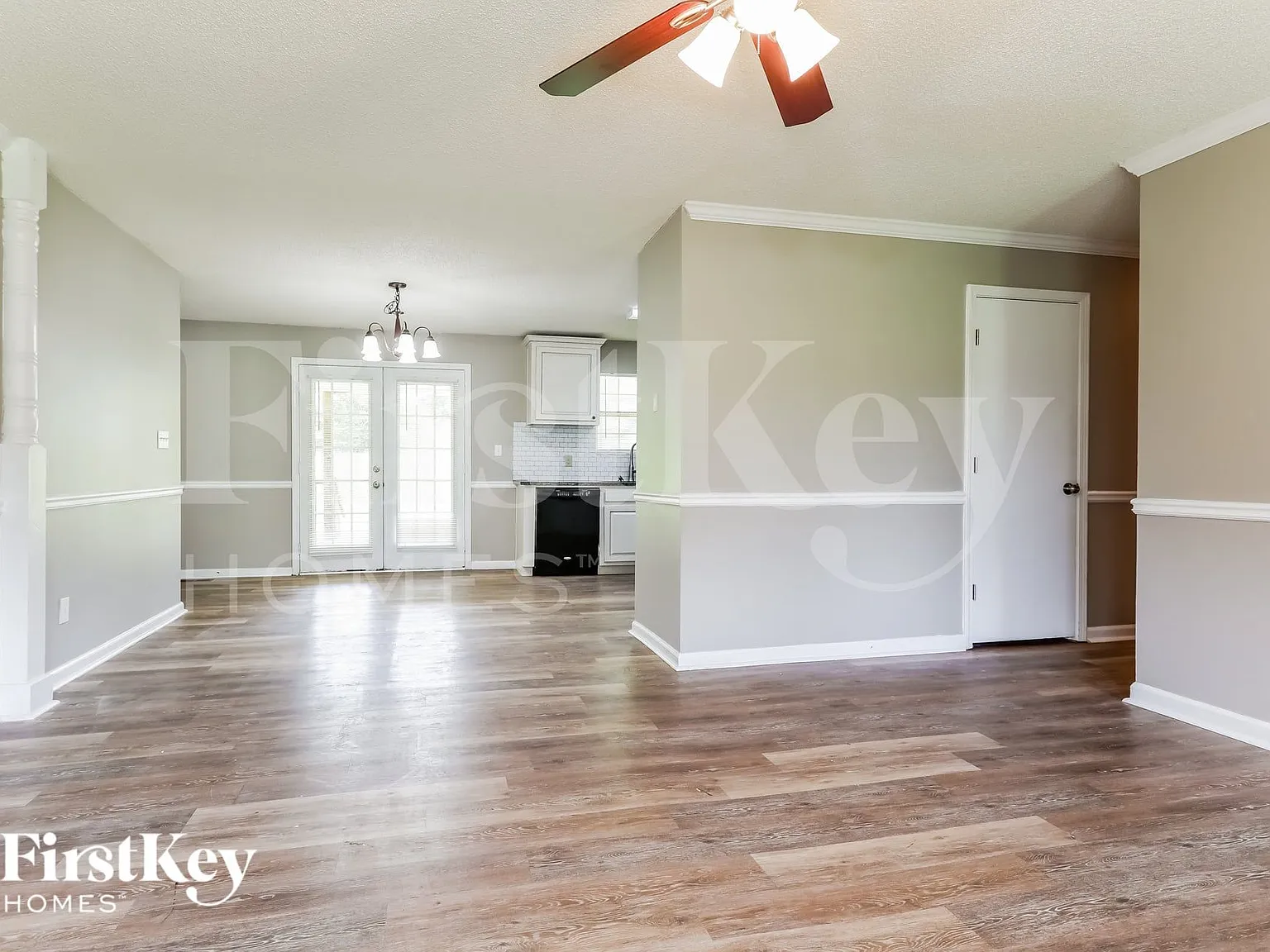 3 bed, 2.0 bath, 1100 sqft, $2,005 — Photo 3