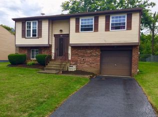 188 Oakhill Dr, Hamburg, NY 14075
