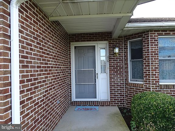 4th image of 60 Chadwick Dr