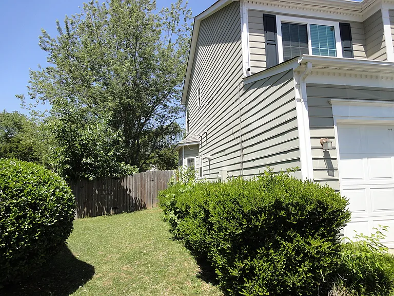 320 Hallwood Ct — Photo 4